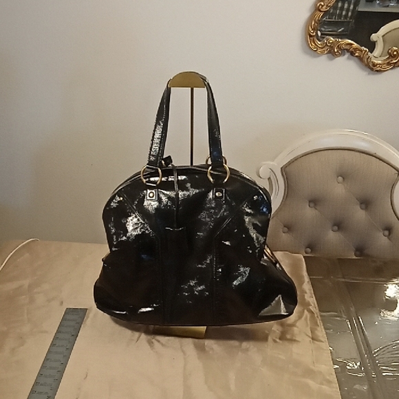 Elegant YSL Black Patent Leather Handbag - Picture 1 of 9